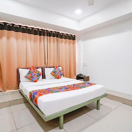 Hotel Fabexpress Blue Stone Surat Exterior foto