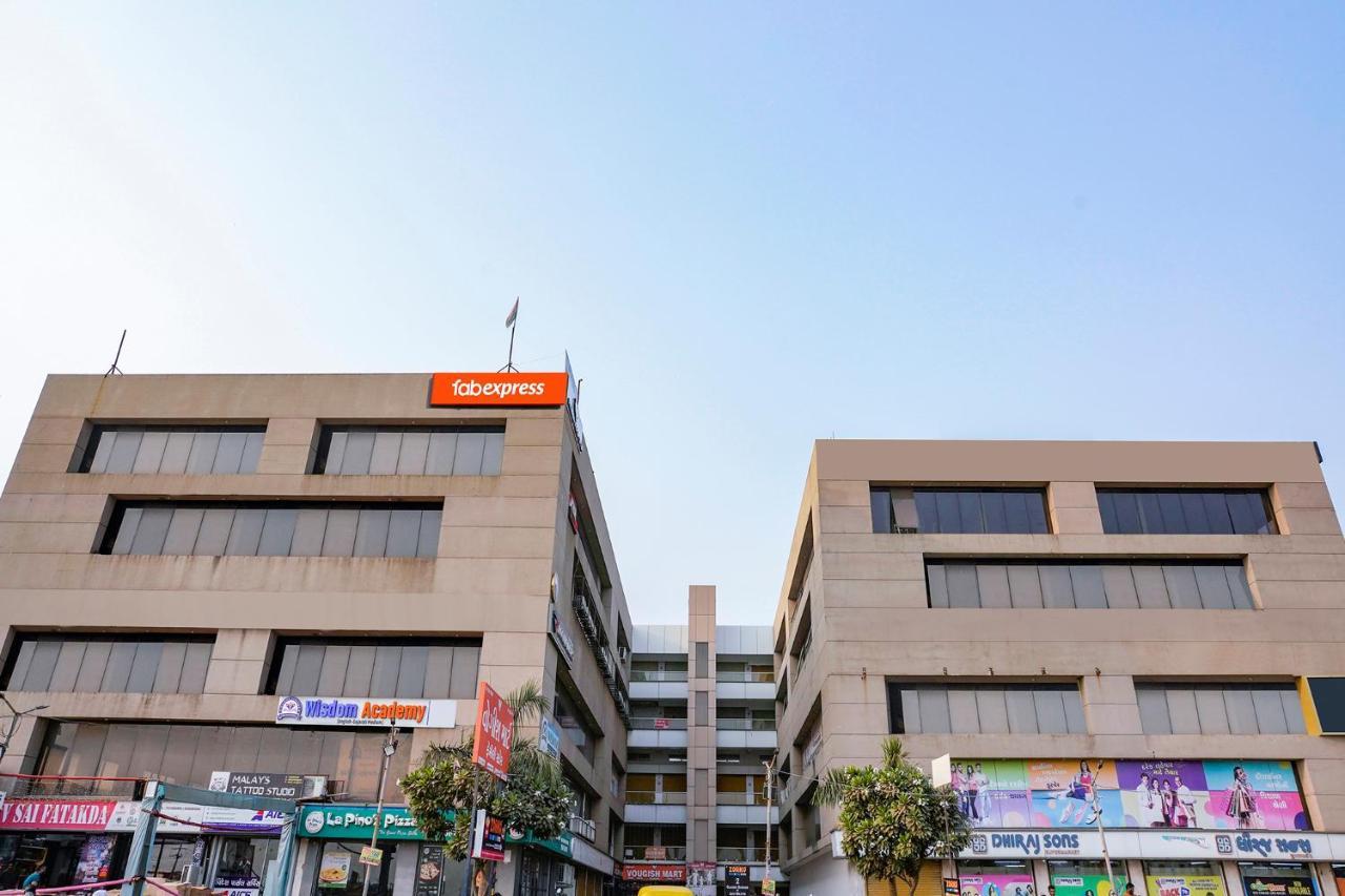 Hotel Fabexpress Blue Stone Surat Exterior foto