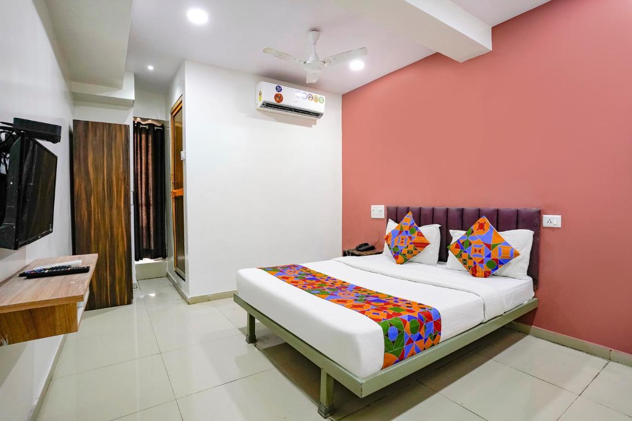 Hotel Fabexpress Blue Stone Surat Exterior foto