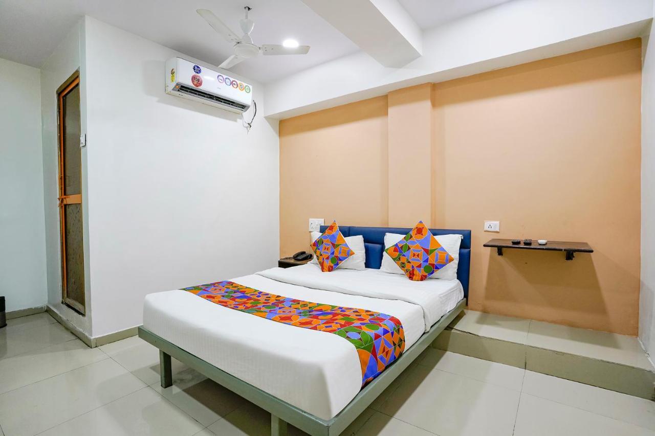 Hotel Fabexpress Blue Stone Surat Exterior foto